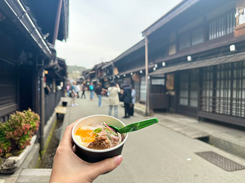 六拾番　飛騨牛とろ煮温玉のせ
