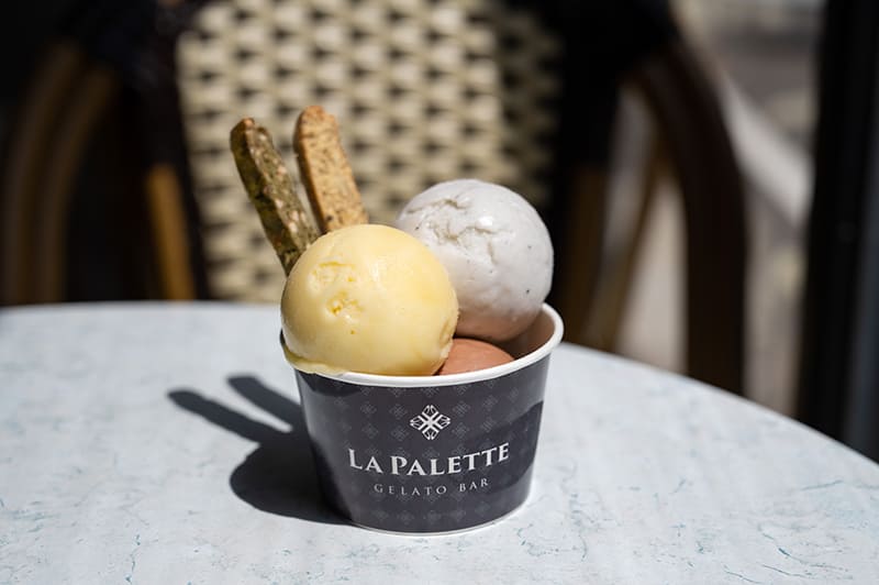 ジェラート「レギュラーサイズ トリプル ビスコッティトッピング」