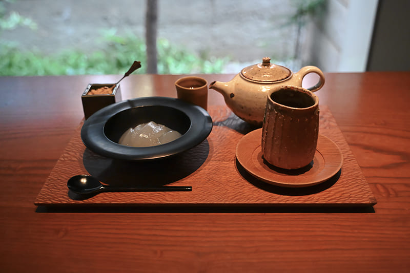 くずもちとほうじ茶のセット