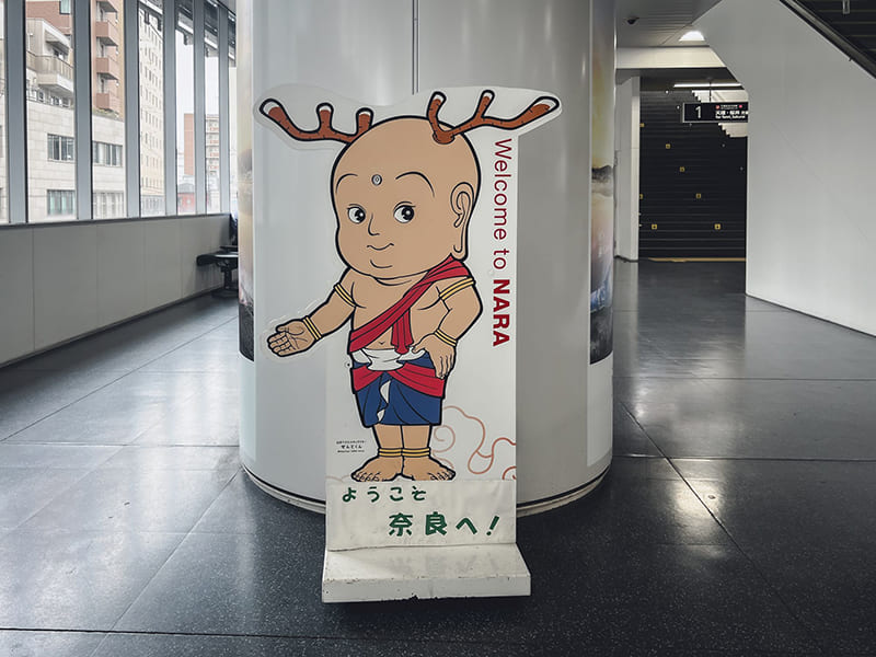 奈良駅構内　奈良県マスコットキャラクター「せんとくん」