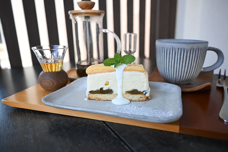 常陸乃梅 青梅コンフィチュール入り バニラアイスケーキ（夏期限定メニュー）