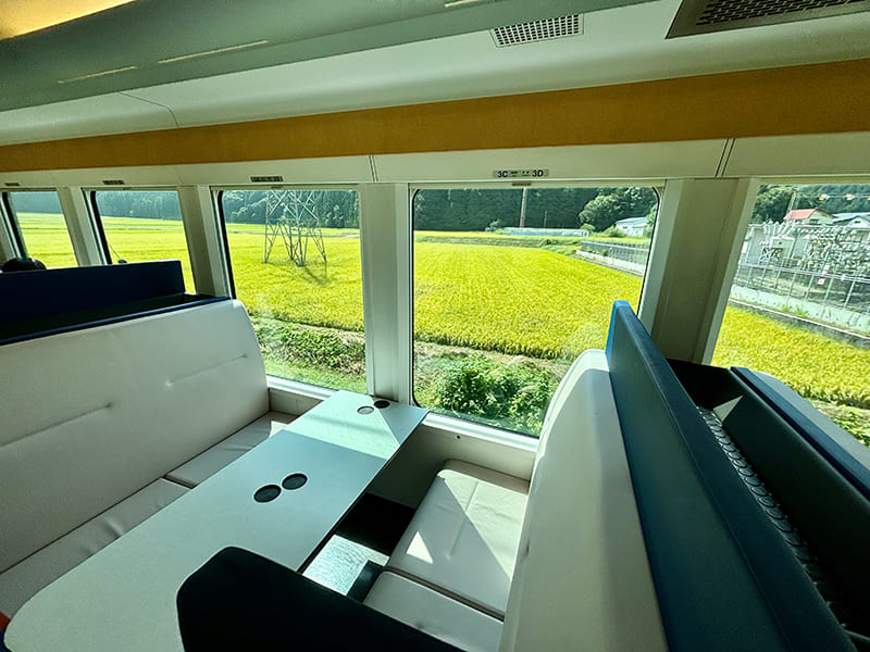 観光列車SATONO（さとの）車内