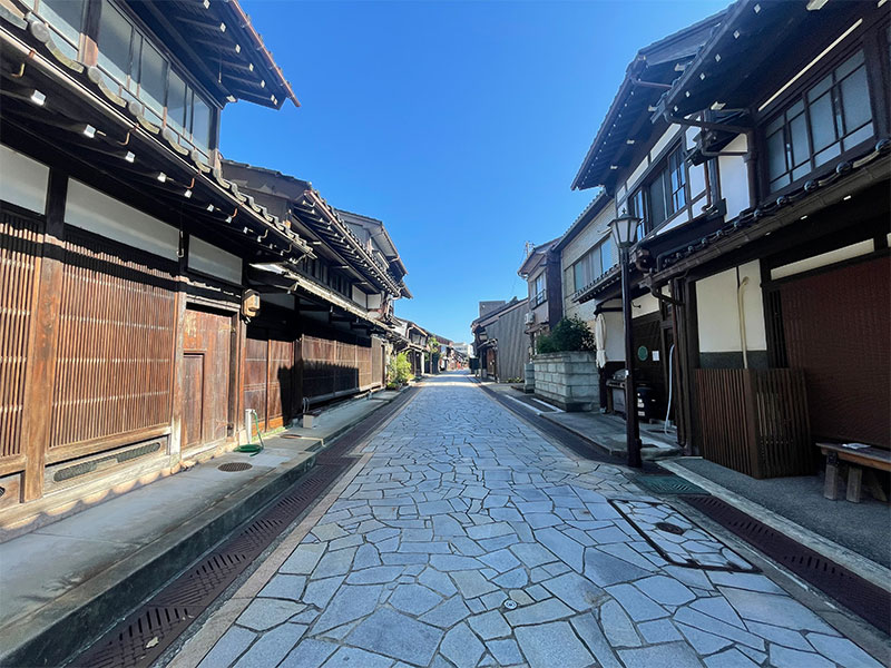 金屋町　千本格子の家並み