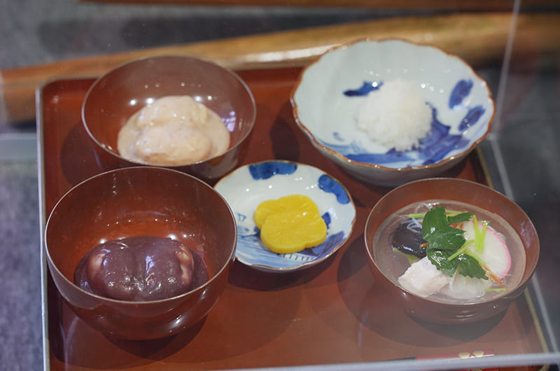 「もち本膳」のレプリカ