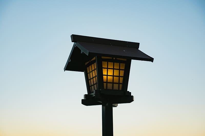 渡月橋付近　川沿いの灯篭