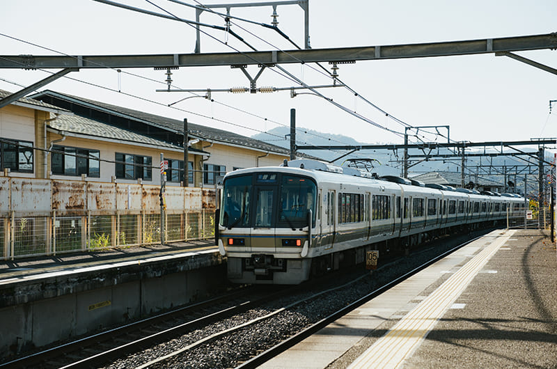 山陰本線　馬堀駅