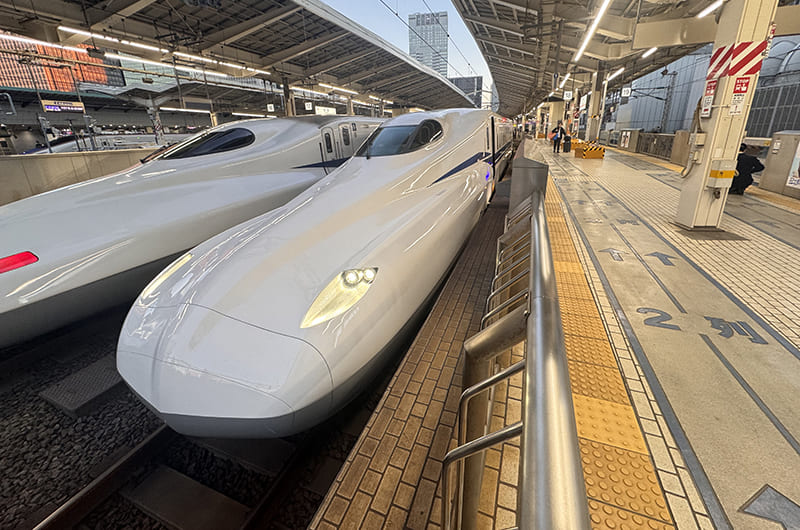 東京駅　東海道新幹線「のぞみ」