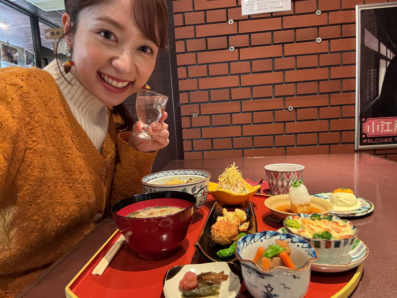 さつまいもミニ懐石をいただく筆者