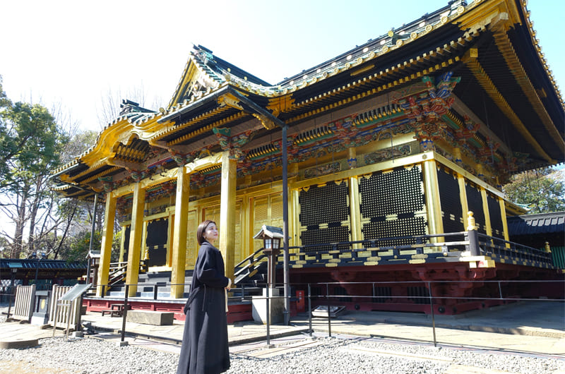 上野東照宮金色殿と筆者