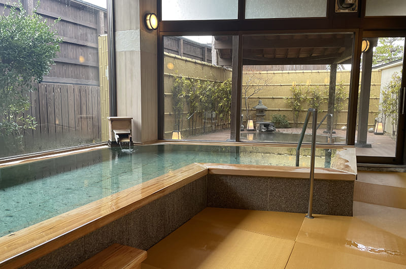 天空の湯の内風呂