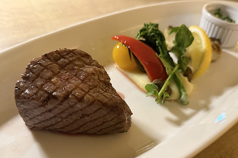 メインディッシュ　甲州ワインビーフ