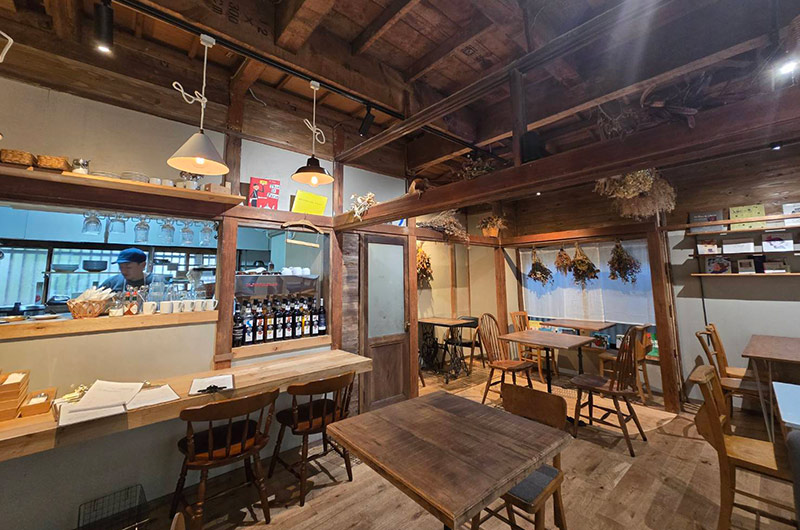 cafe uwaito内観