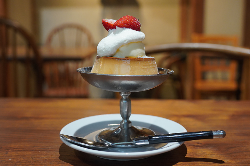 uwaitoプリン　バニラアイスと苺