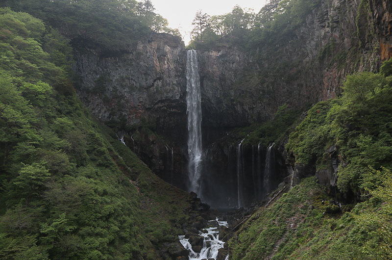 観瀑台から見た華厳滝