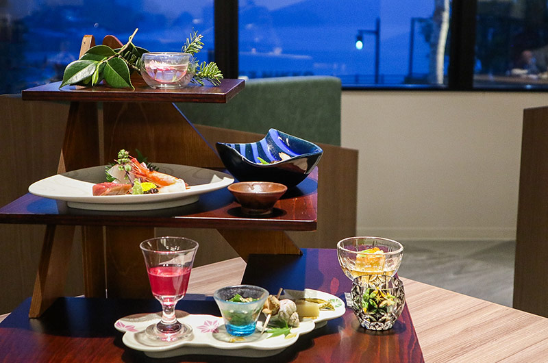 先付け・前菜・お造りなどがのったスタンド