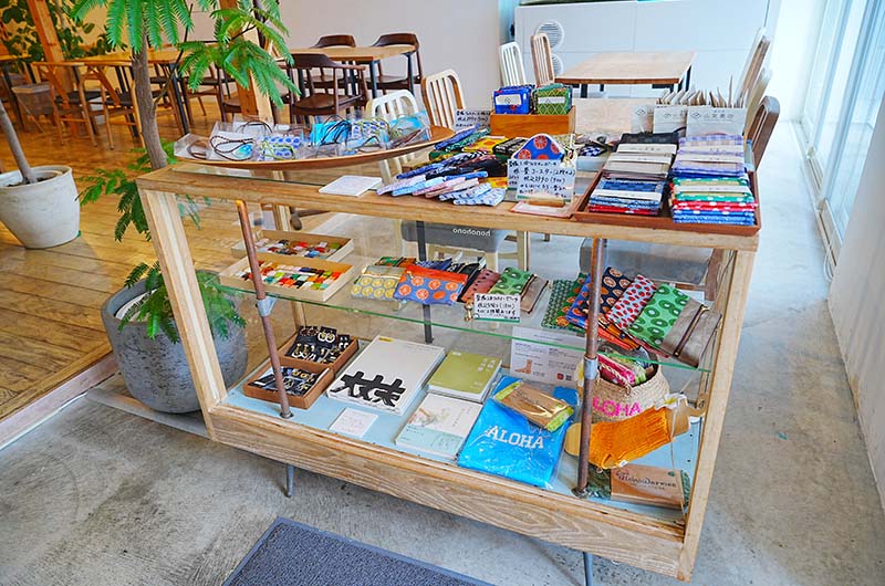 店内のお土産コーナー