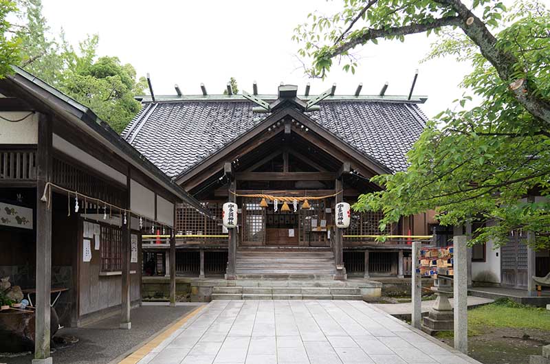 宇多須神社境内