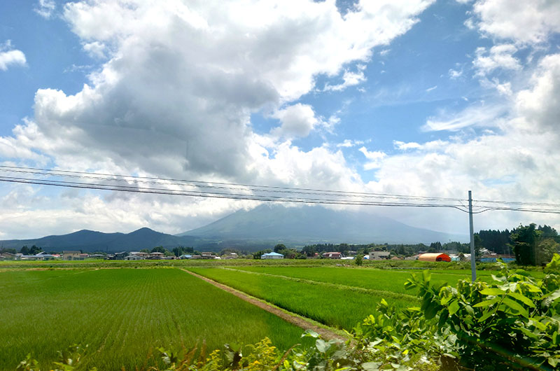 バスの車窓　岩手山
