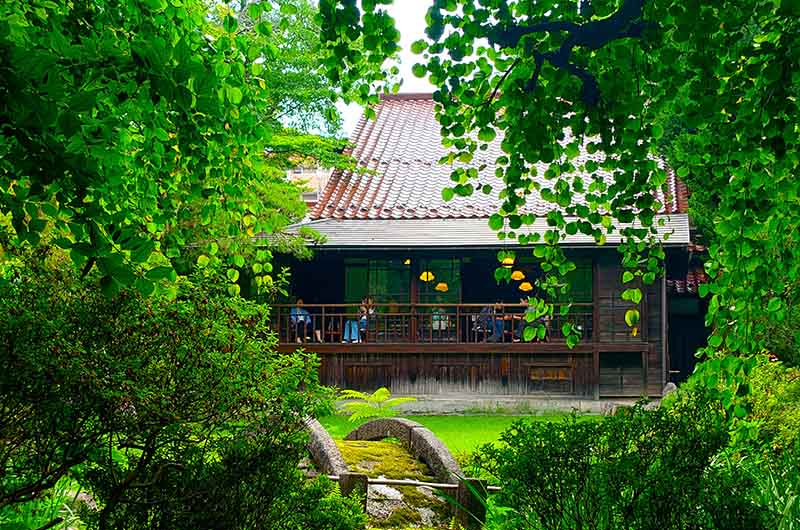 南昌荘　池泉回遊式庭園