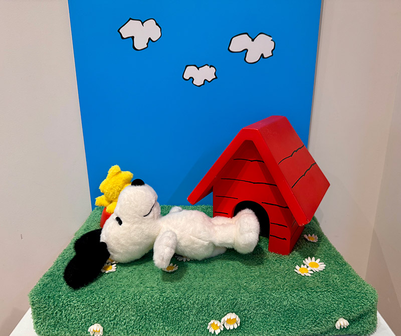 金属探知台の上にのったぬいぐるみ