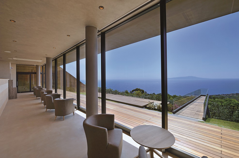 Café・３２１の店内（写真提供：東海自動車株式会社）