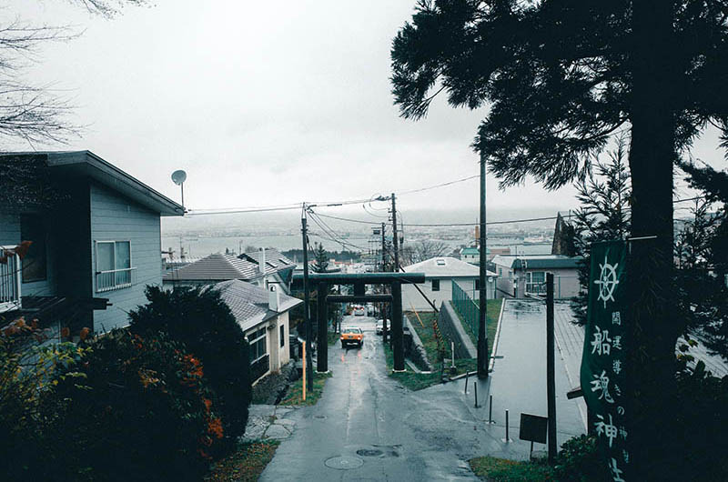 船魂神社　境内から望む海