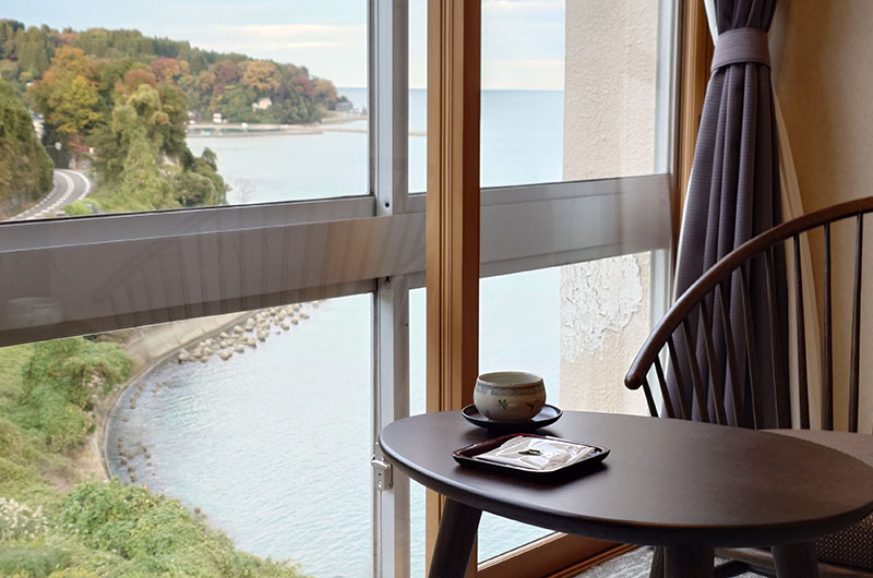 お部屋からの山と海の景色