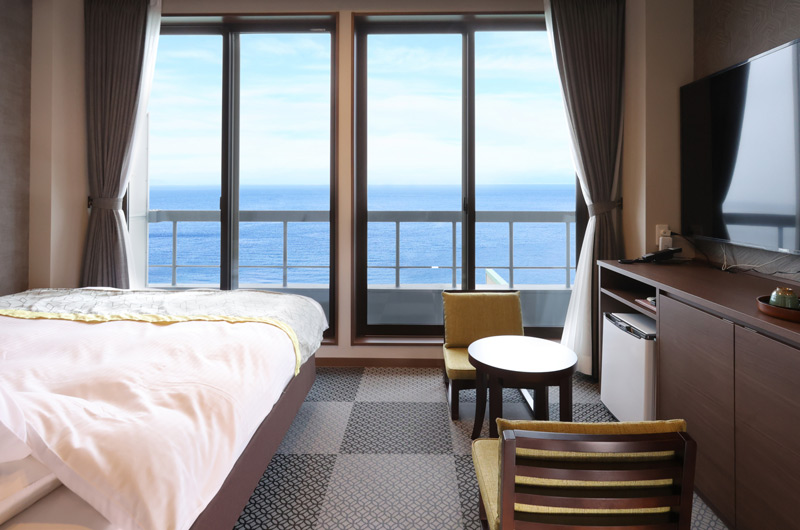 星の棟「和モダンコンフォートダブル」（写真提供：氷見温泉郷 くつろぎの宿 うみあかり）