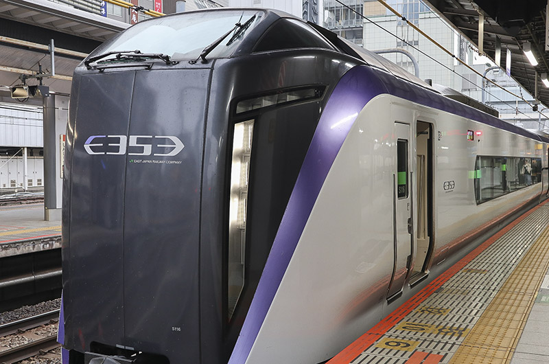 特急「あずさ」