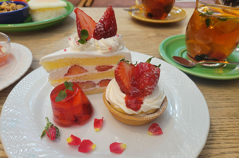 季節のいちごのケーキプレート