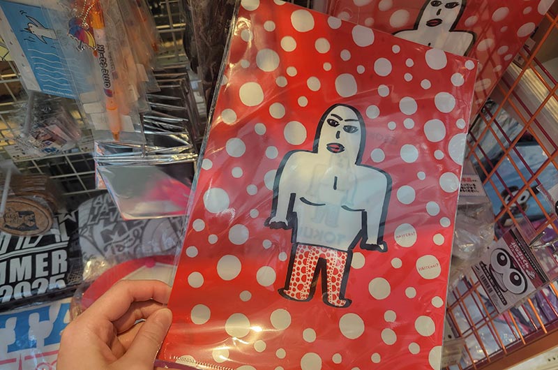 「ゴリラ」が描かれているクリアファイル