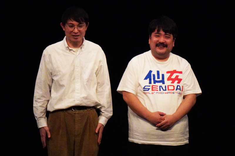 オープニングトークをする「空気階段」（写真提供：吉本興業）