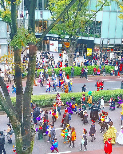 ハロウィンパレードは、仮装でとことん満喫！