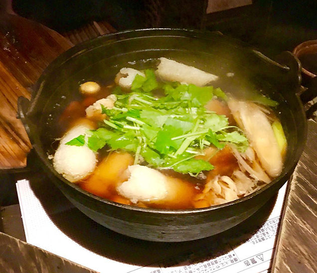 秋田県名物の「きりたんぽ鍋」