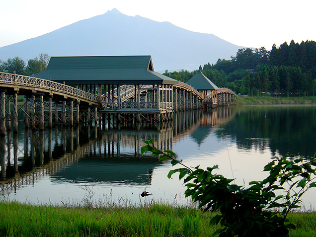 岩木山と鶴の舞橋