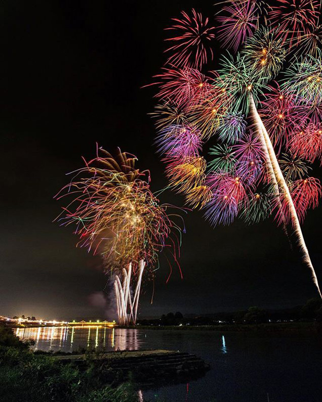 北上みちのく芸能まつり　花火大会　北上川