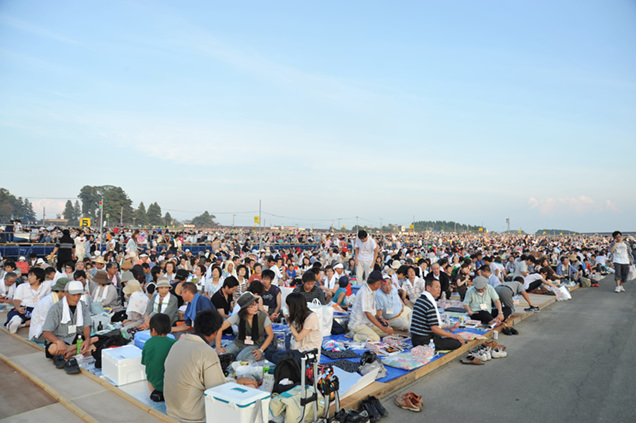 大曲の花火　桟敷席