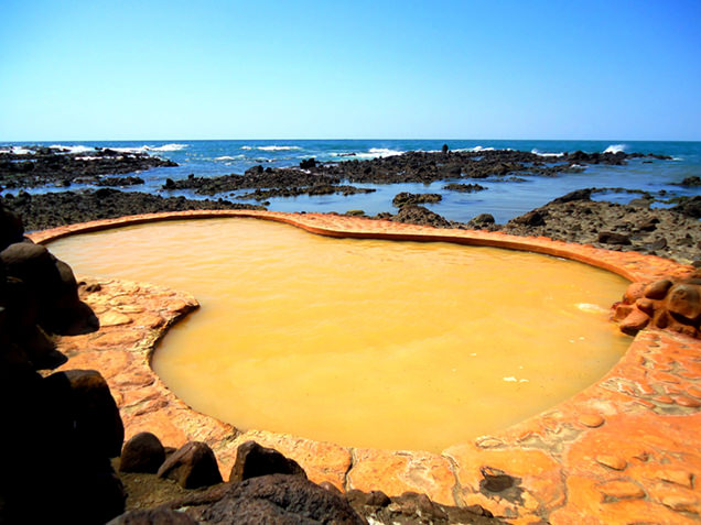 黄金崎不老ふ死温泉の露天風呂