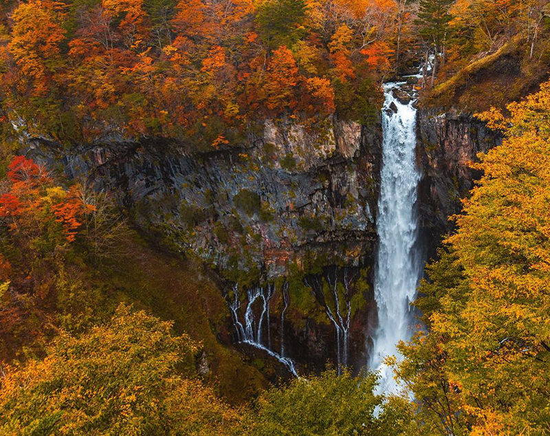 華厳の滝　紅葉景色