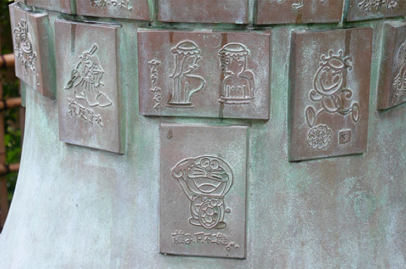 やなせたかし氏や藤子・F・不二雄氏のレリーフ