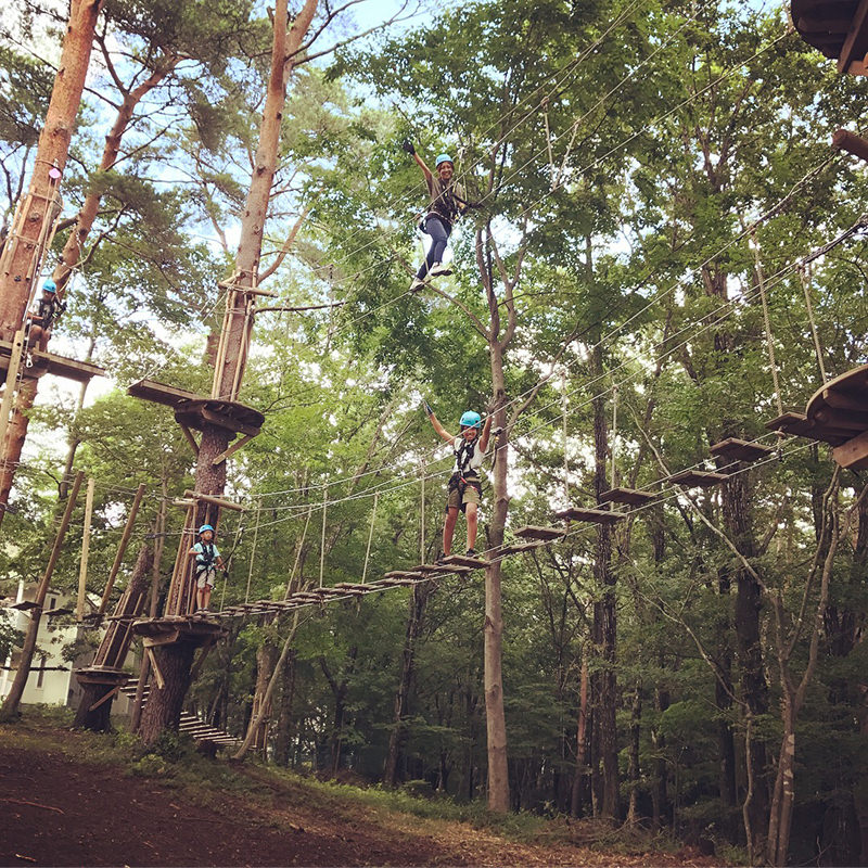 NOZARU子ザルコースで遊ぶ子供