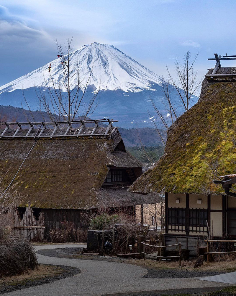 西湖いやしの里根場と富士山