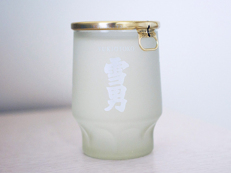 鶴齢 雪男カップ　裏