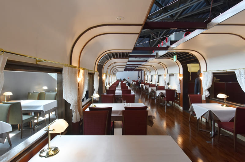 トレインレストラン日本食堂内装