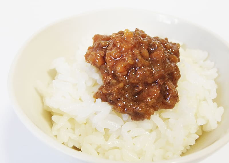 ご飯にかける飛騨牛ハンバ具ーをのせたご飯
