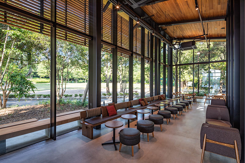 浜松城公園店　窓ガラスのある客席