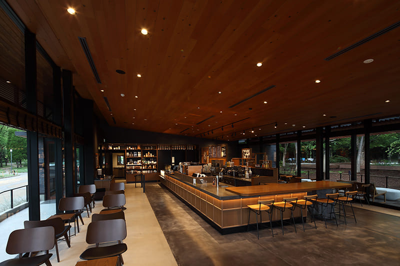 大阪城公園森ノ宮店　客席とカウンター