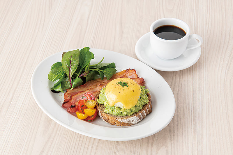 サラベス 東京店　アボカドトースト（写真提供：株式会社WDI JAPAN）