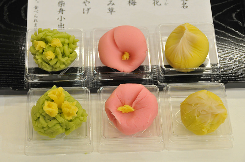 見本の和菓子とびゅうたびライター・石黒さんがつくった和菓子