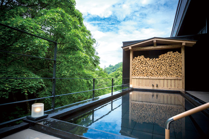 創業大正十五年 蓼科 親湯温泉の露天風呂（写真提供：合資会社親湯温泉）